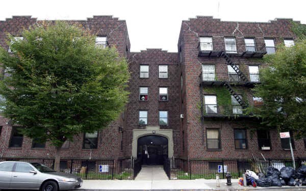 Primary Photo - 84 Lawrence Ave