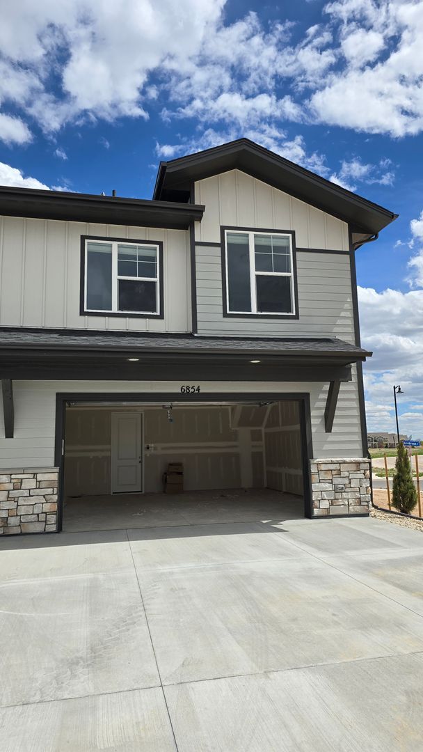 Building Photo - Brand New Timnath  End Unit Townhome Prope...