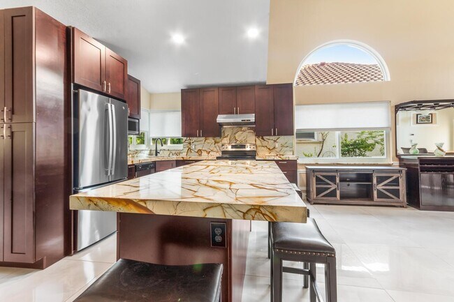 Foto del edificio - 9210 Oak Grove Cir