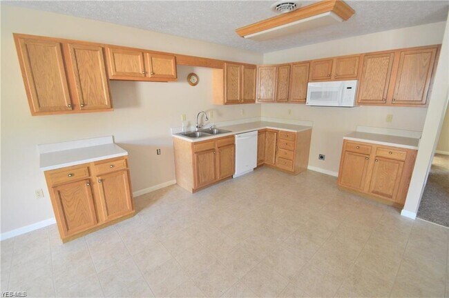 Building Photo - 405 Orchard Hill Dr