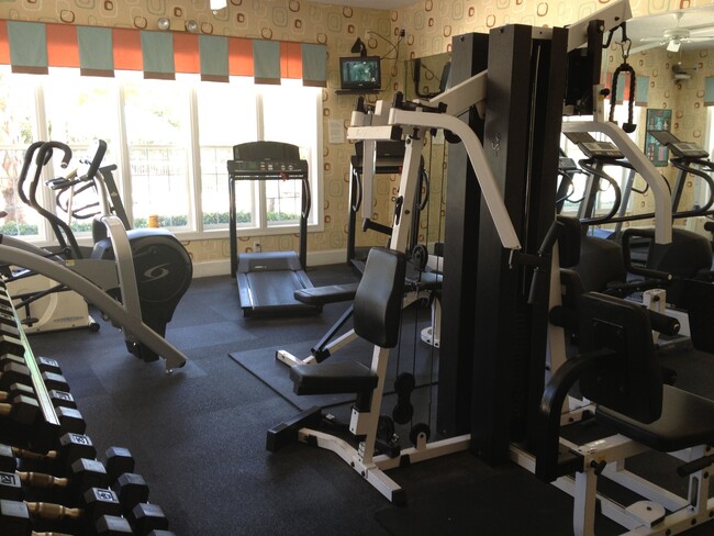 Building Photo - Beautiful Condo in Gated Community! Resort...