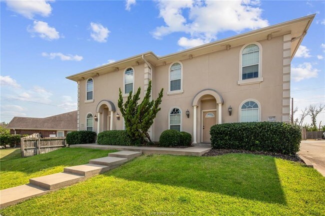 Foto del edificio - 1412 Western Oaks Ct