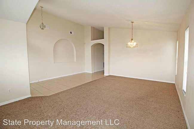 Building Photo - 163 Elderberry Dr
