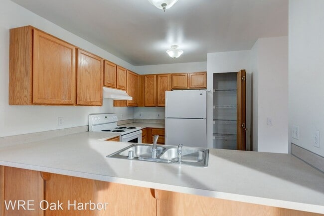 Building Photo - 3 br, 2.5 bath House - 402 NW Meadow Court