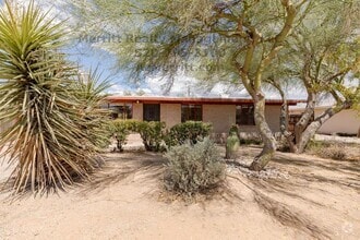 Building Photo - 2732 N Montezuma Ave