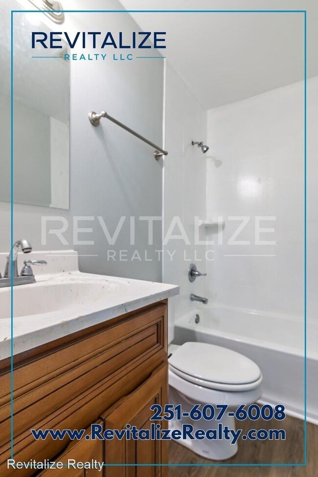 Building Photo - 4 br, 2 bath House - 1015 Woodlawn Dr W