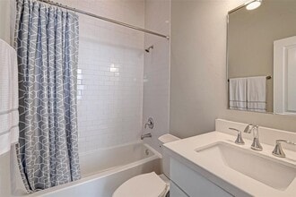 Building Photo - 1256 N Post Oak Rd