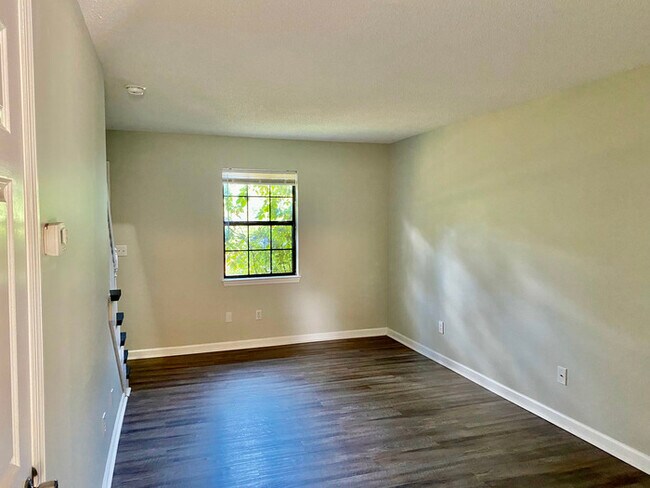 Foto del edificio - 3504 Jasper Ln