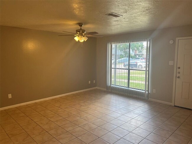 Building Photo - 2406 Bandera Dr