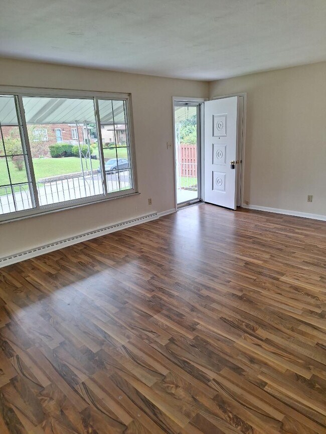 Foto del edificio - 470 Edgewood Rd