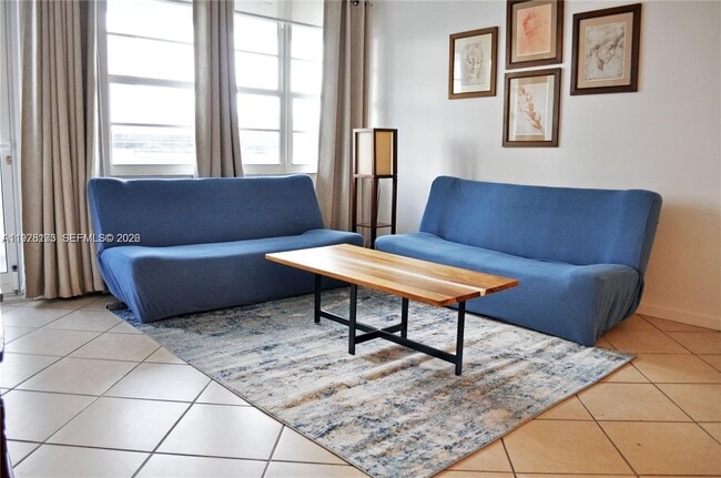 Foto del edificio - 100 Lincoln Rd