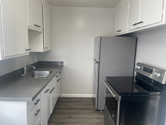 Building Photo - 3405 Dimond Ave