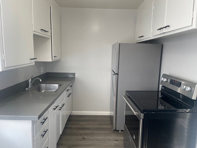 Foto del edificio - 3405 Dimond Ave
