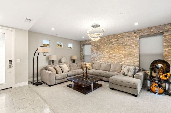 Building Photo - WONDERFUL 4 BEDROOM HOME IN MACDONALD RANCH.