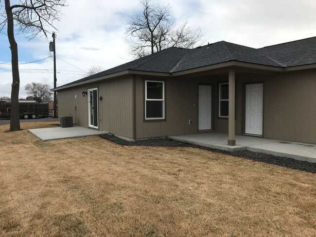 Foto del edificio - December Rent FREE w/ 12m Lease! Newer Construction Duplex!!