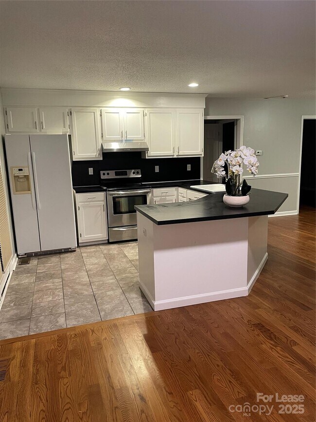 Foto del edificio - 3481 Mason Spring Dr