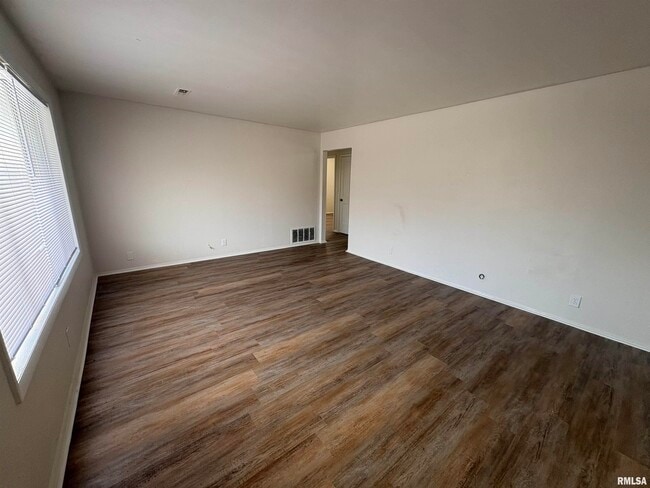 Building Photo - 1523 N Pierson Ave