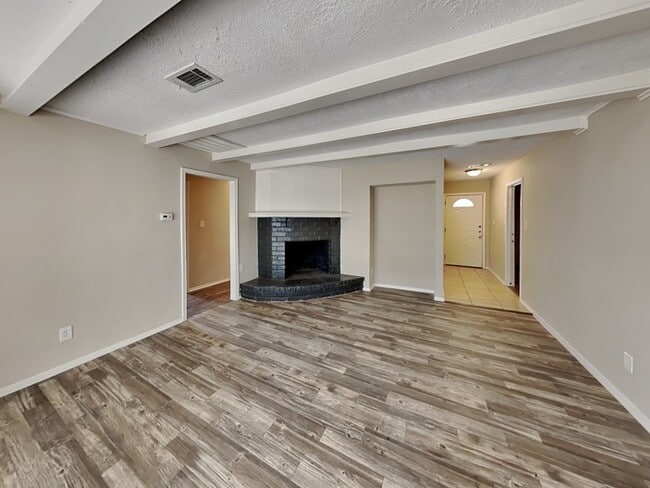 Building Photo - 809 Lochmoor Ln