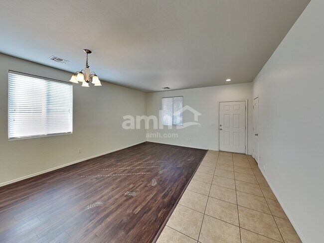 Foto del edificio - 4883 E Odessa Drive