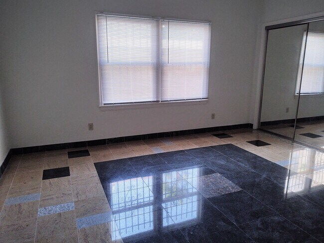 studio area - 121 N Swall Dr