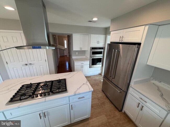 Building Photo - 6111 Richmanor Terrace