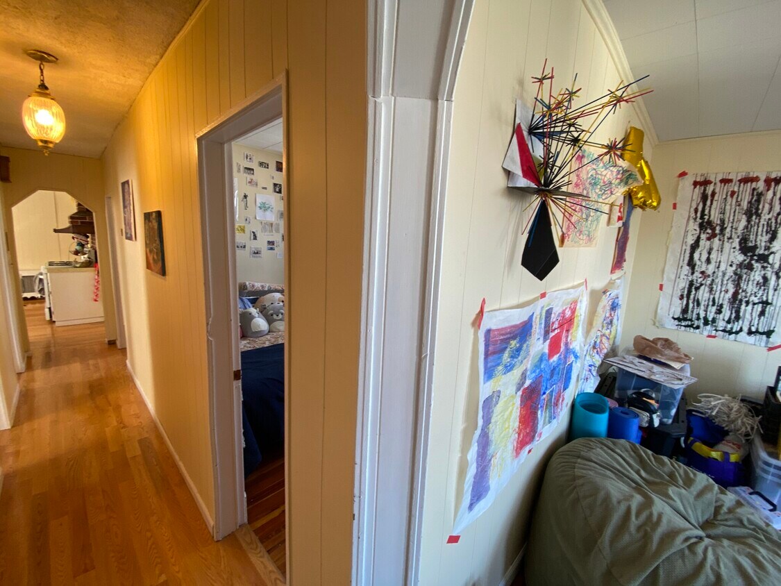 Primary Photo - 28 Cameron Ave