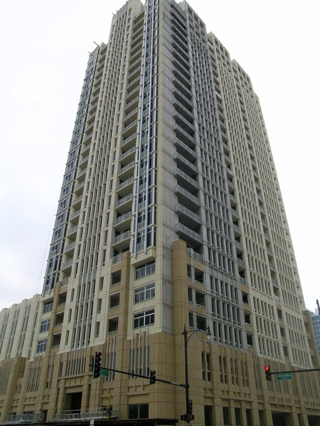 Photo - 1400 S Michigan Ave Apartments