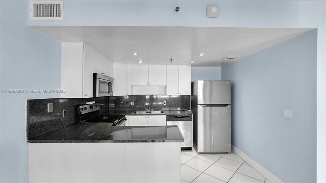 Building Photo - 10661 SW 108th Ave