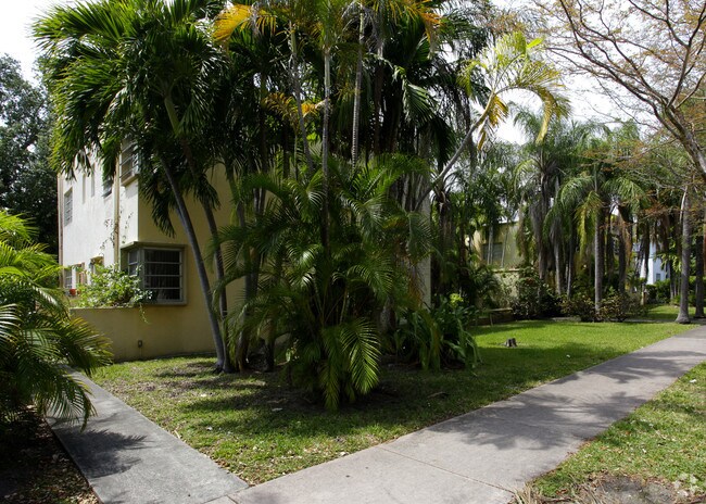 Building Photo - 222 Zamora Ave