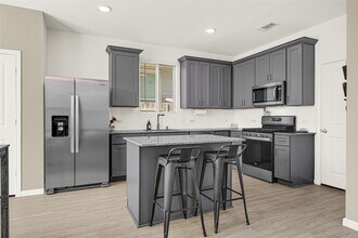 Building Photo - 318 Maple Bark Trl