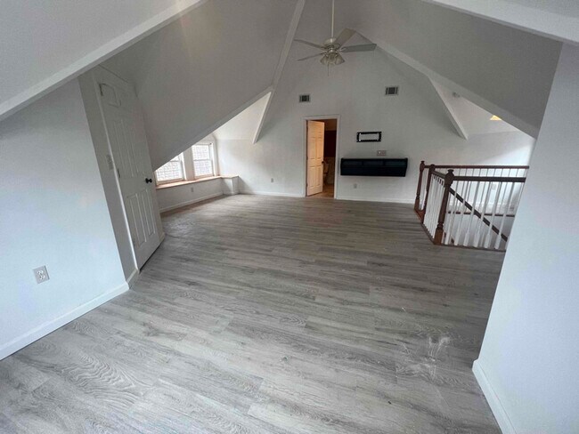 Building Photo - 14 Lowden St