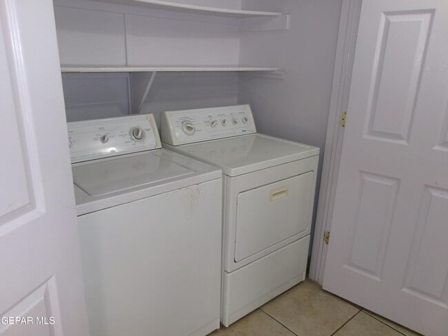 Building Photo - 303 McClintock Dr