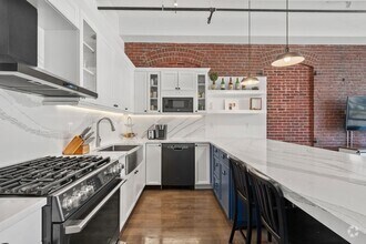 Building Photo - 21 Wormwood St