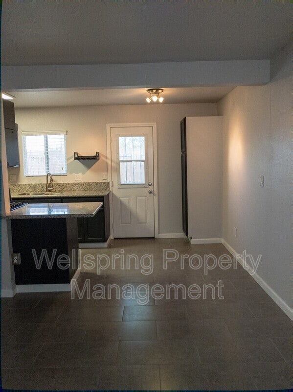Building Photo - 137 W Wilson Ave