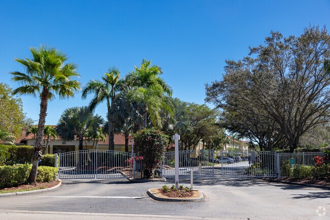 Building Photo - Key Royal Villas