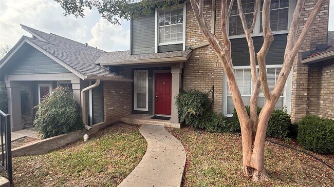 Foto del edificio - 1015 E Yager Ln