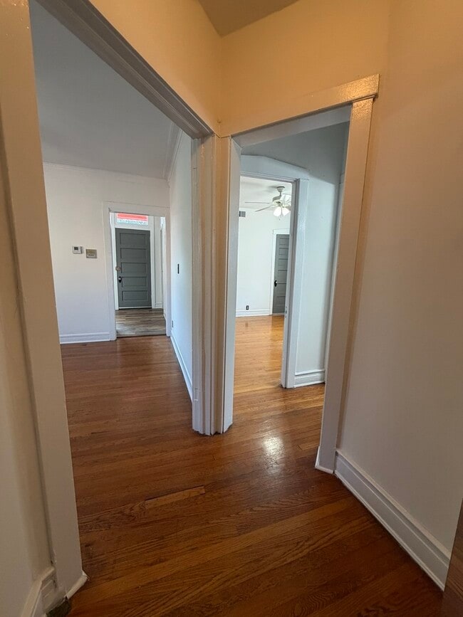 Building Photo - 3722 N Sheffield Ave