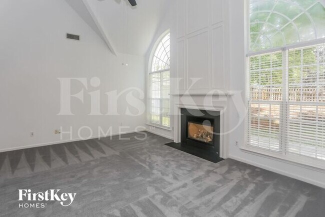Foto del edificio - 6140 Creekview Court