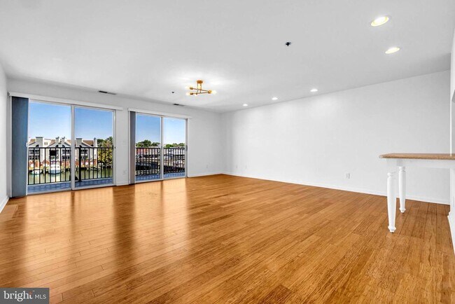 Building Photo - 304 Academy St
