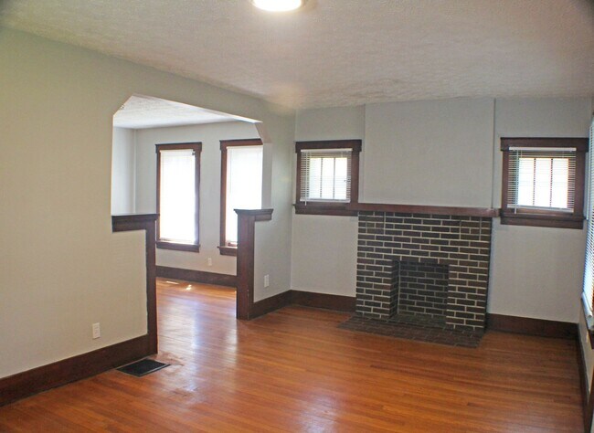 Foto del edificio - Dwight Ave House:New Year, New Home: 50% O...