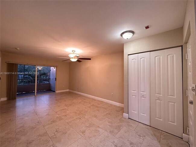 Foto del edificio - 2820 N Oakland Forest Dr