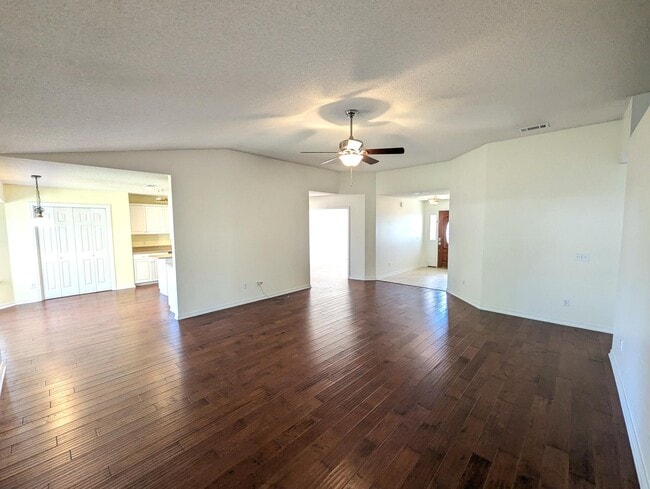 Building Photo - 7300 Rexford St