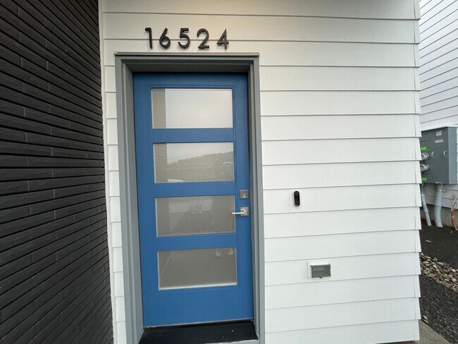 Foto del edificio - Stunning Modern 3 beds + 2.5 baths Smart H...