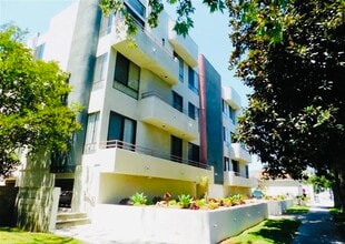 Building Photo - 4343 Whitsett Ave