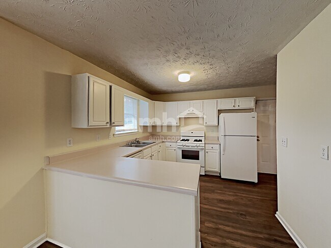 Foto del edificio - 300 Carriage Lake Ln