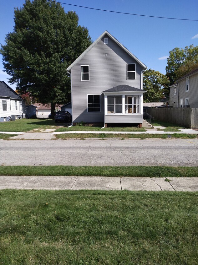 1107 Woodward St Unit Apt. B, Upper Level, La Porte, IN 46350