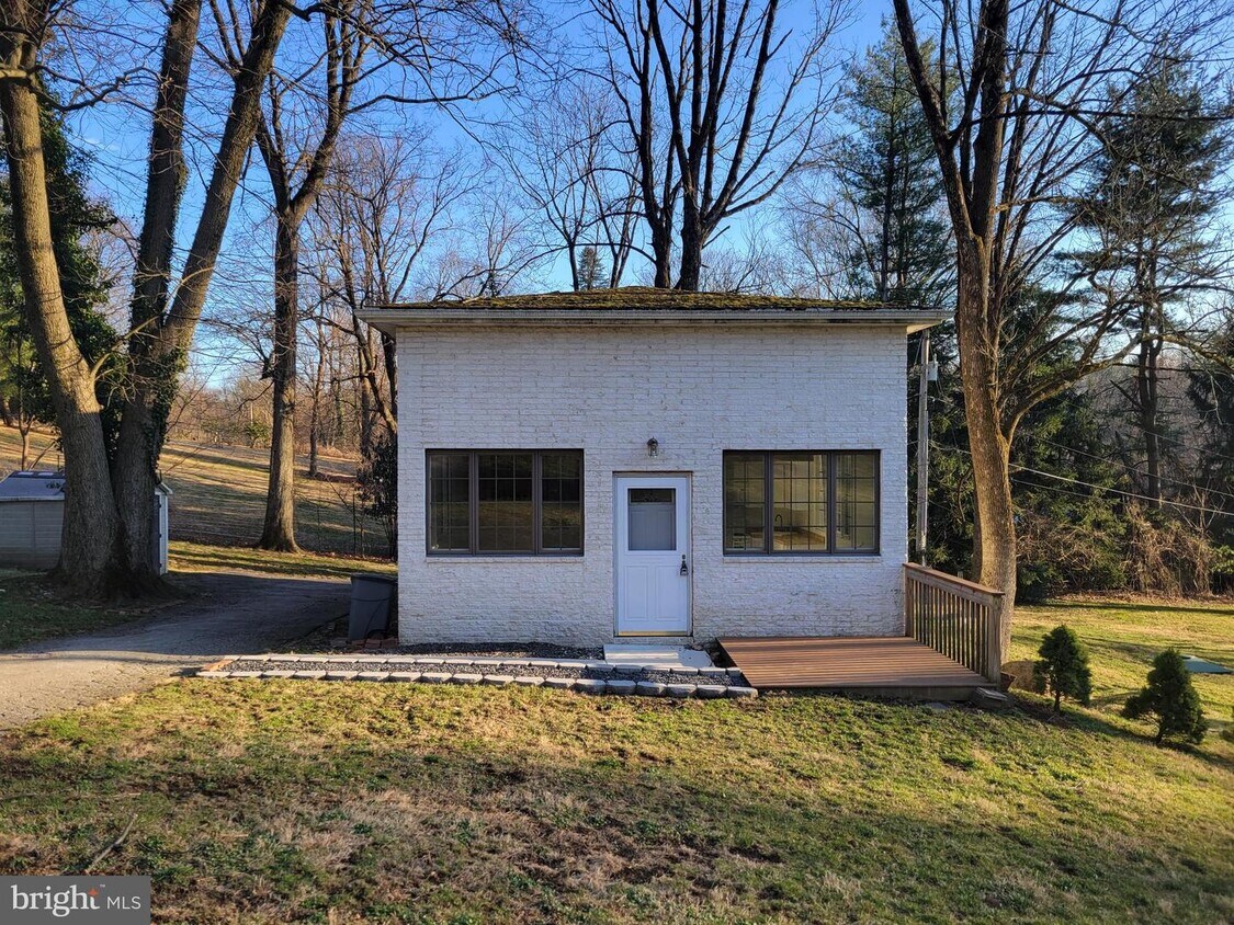 933COTTAGE Stoke Rd, Villanova, PA 19085 House for Rent in Villanova