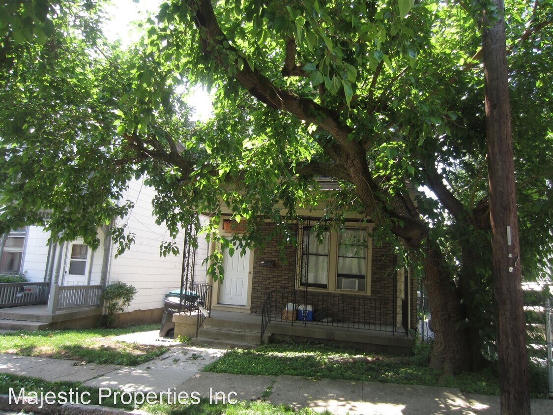 Primary Photo - 421 Southview Ave