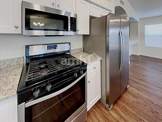Foto del edificio - 2697 S 156th Dr