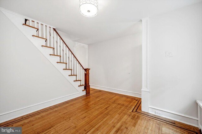 Building Photo - 708 Clymer St